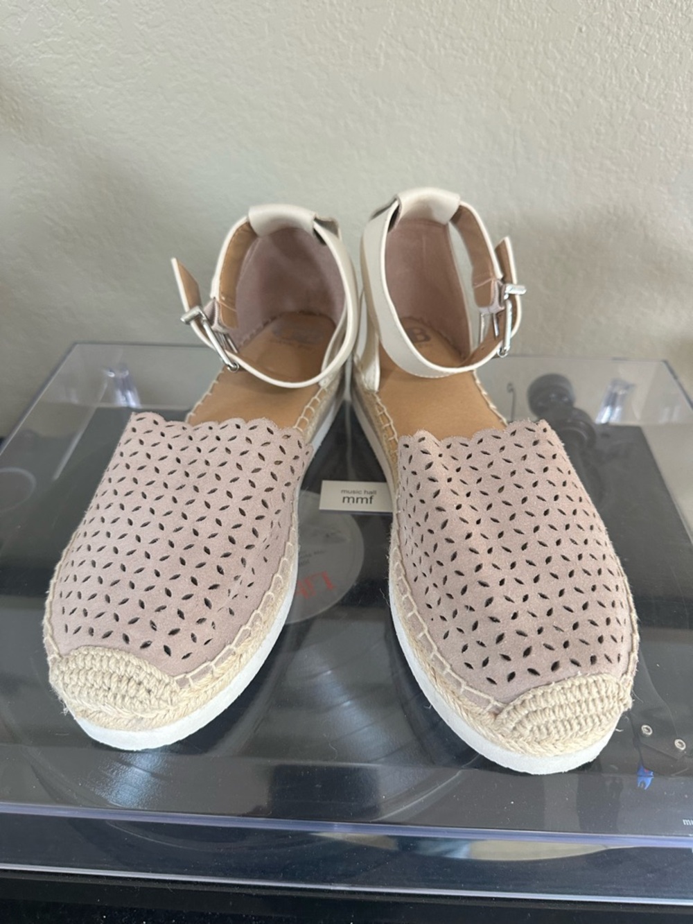 Gianni Bini Espadrille Sandals Tan Perforated Leather Ankle Strap Womens 8.5 - Picture 2 of 8